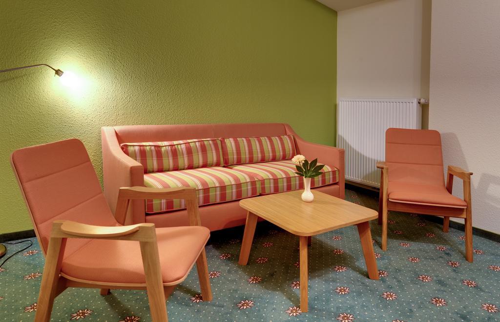 Hotel & Restaurant Waldcafe Hettstedt Oda fotoğraf